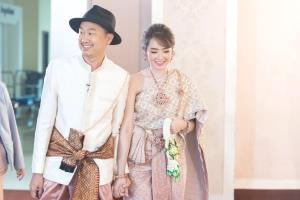 ชุดไทยเจ้าสาว ชุดไทยจักรพรรดิ์ เช่าที่แบมบี้ เวดดิ้ง ห้วยขวาง